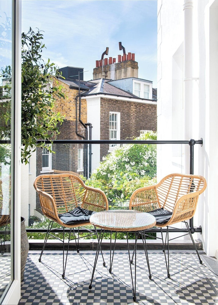2 Bedroom Flat With Balcony