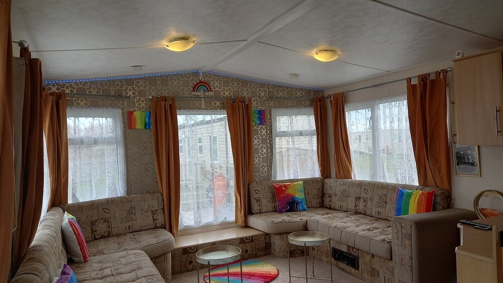A&P Sheron Holiday Home - Millfields view 3