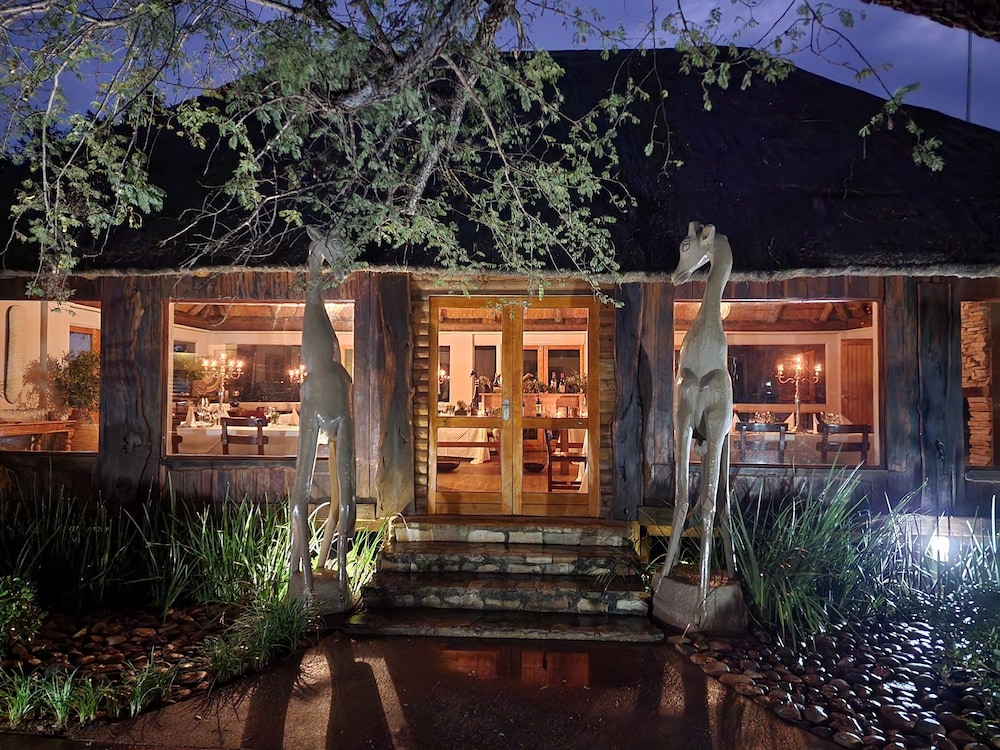 Karongwe - River Safari Lodge
