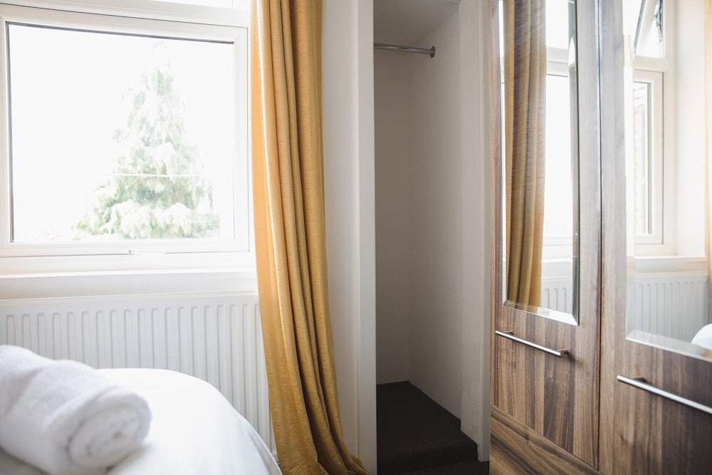 Room in Guest Room - Big Room in Leicester City view 3