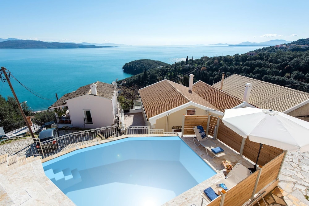 Villa Frosso Large Private Pool Walk to Beach Sea Views A C Wifi Car Not Required - 556 view 4