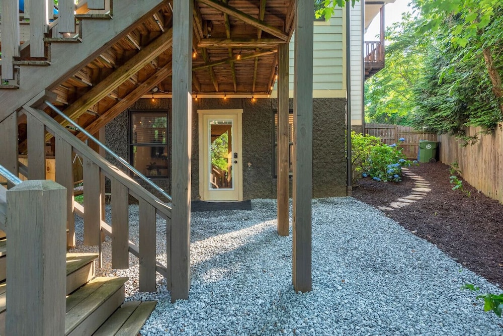 Pet Friendly Studio Near Biltmore w Espresso bar