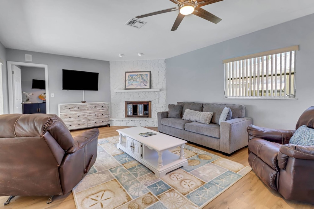 5240 SW 2nd PL