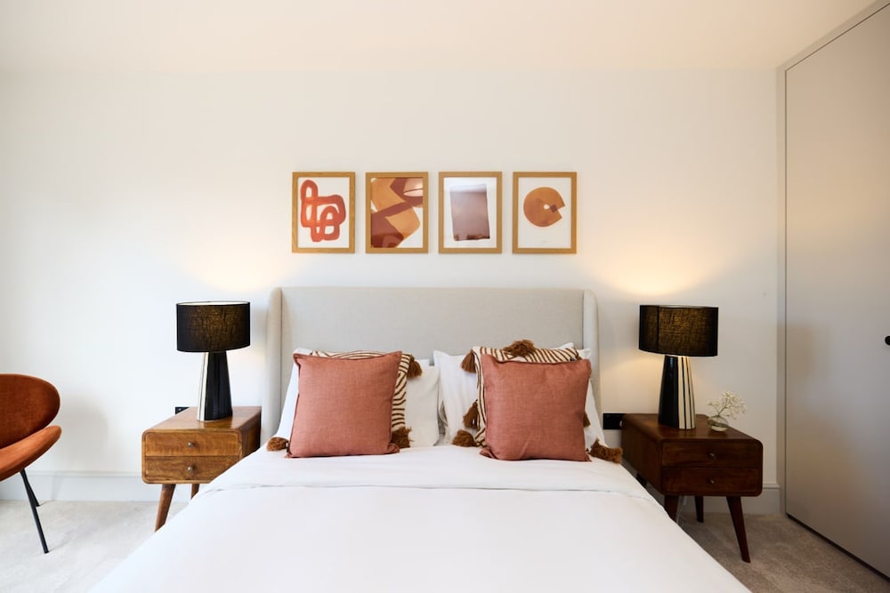The South Wimbledon Escape - Lovely 3bdr With Balcony