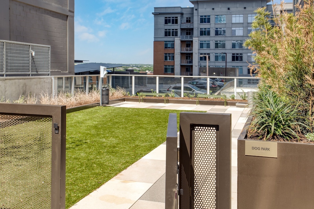 Billy by Avantstay Brand New Condo in Austin w/ Amazing Amenities - Image 2