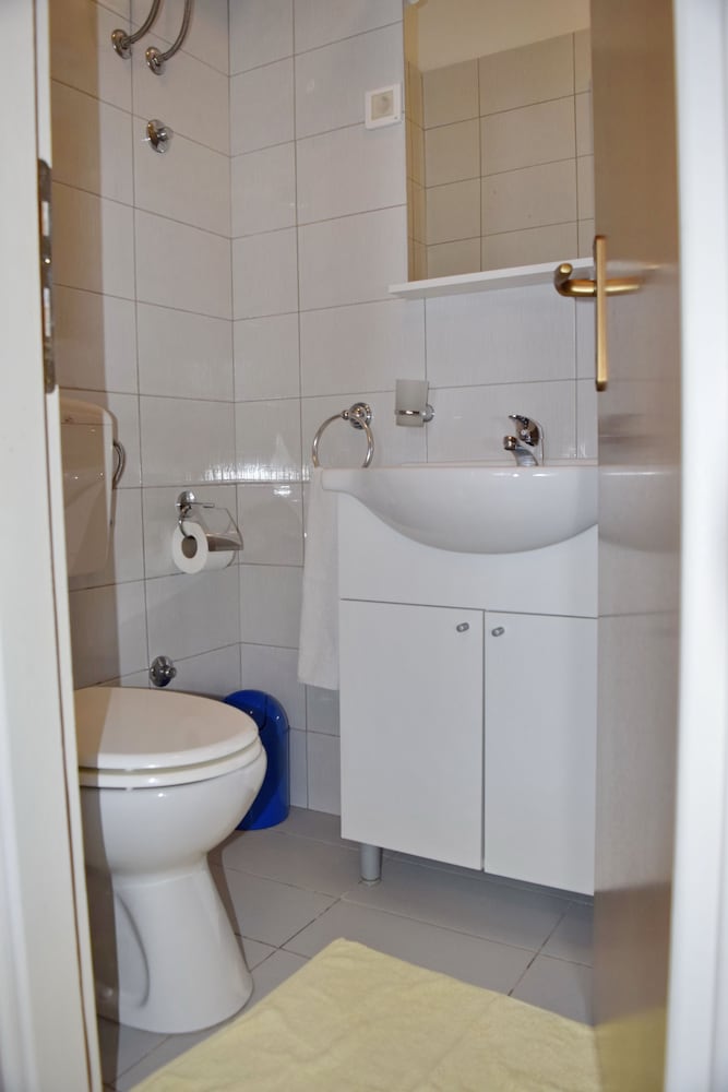 Jele Rooms