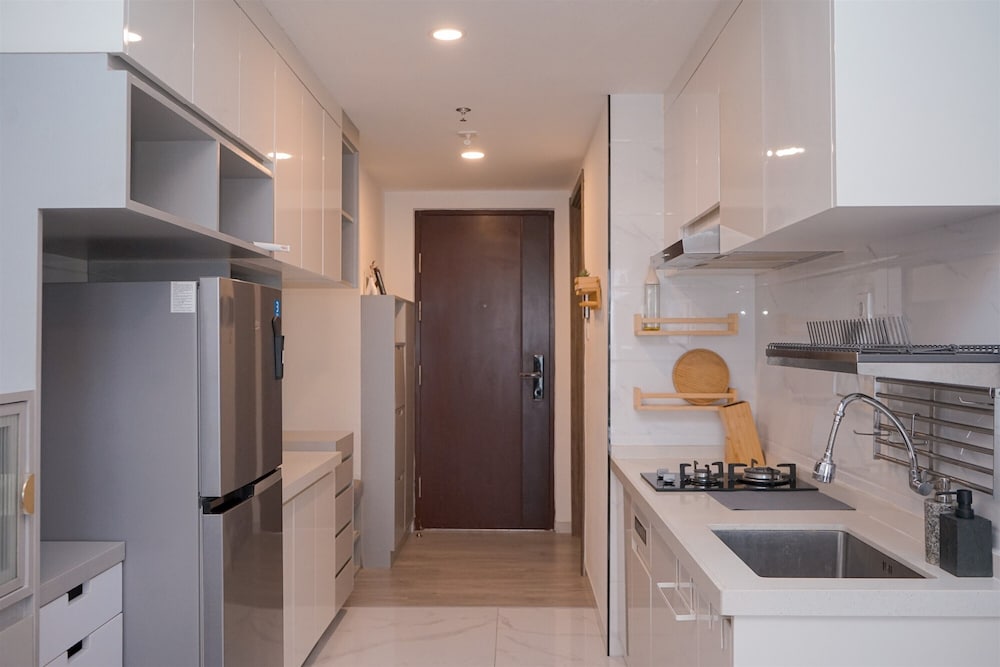 Spacious & Elegant 3BR Apartment at Sky House BSD