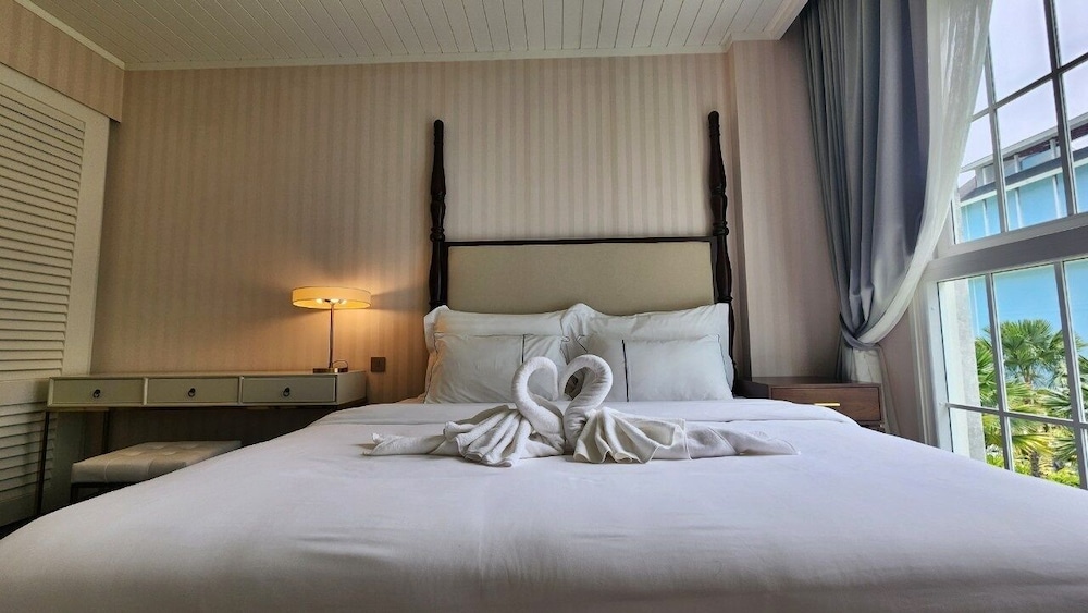 Luxury 1 Bedroom condo CloseToBeach G411