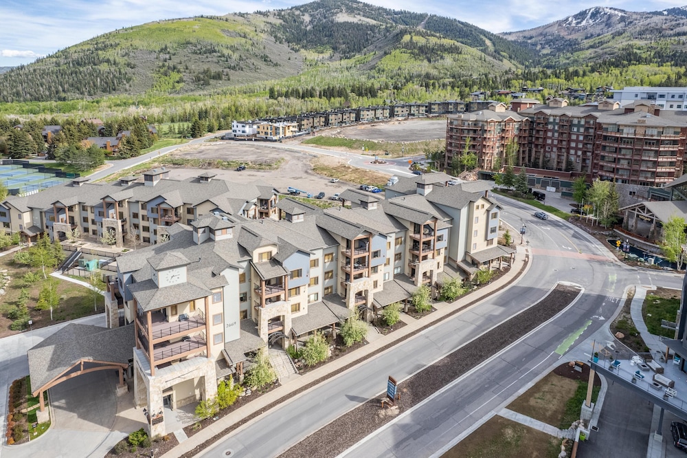 Silverado 223 C in Park City view 3