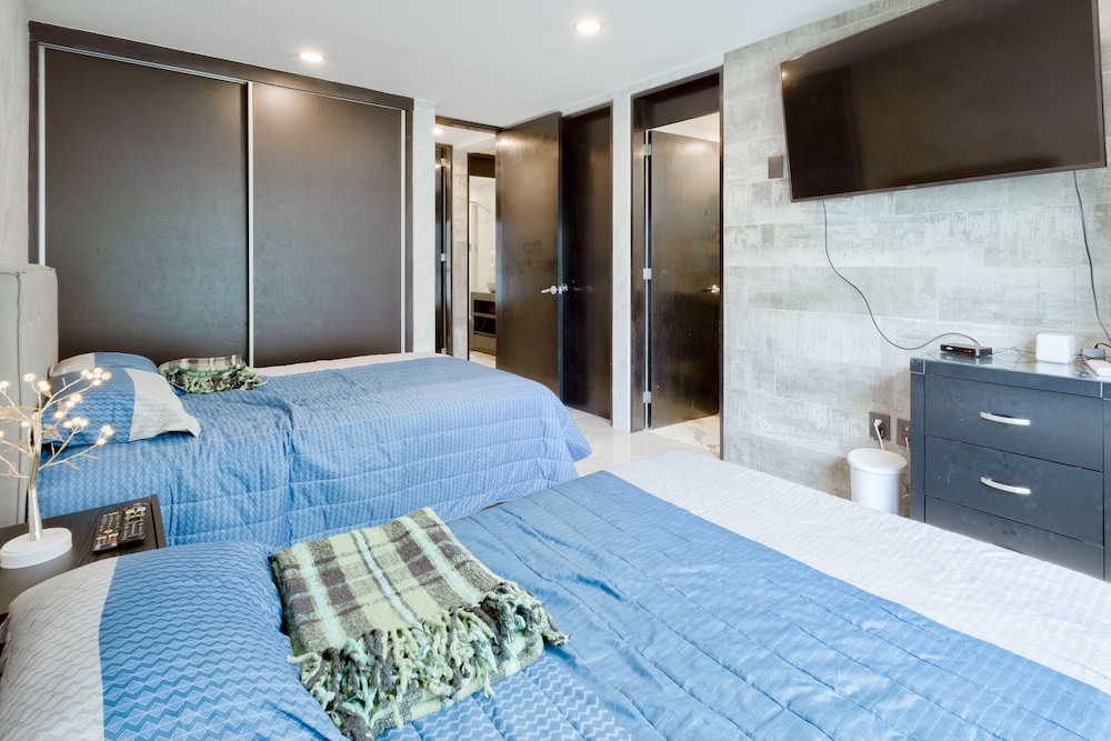 Homey 2BD w Gym Cibeles La Roma view 2