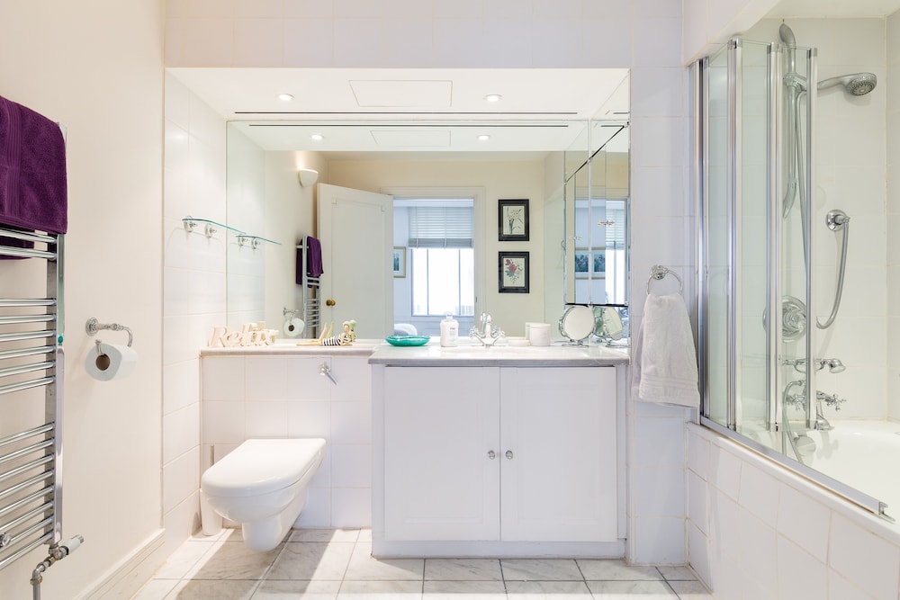 2-bed 2-bath Next to Park Lane
