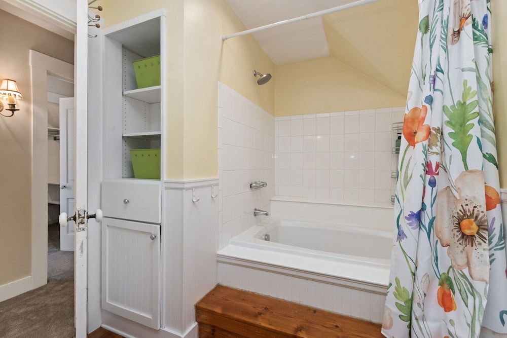 City Park Charm - Vintage Home w/ Modern Comforts