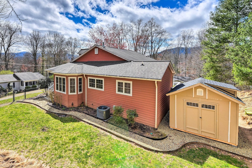 Cozy Home w/ Fire Pit, Near Great Smoky Mountains! view 4