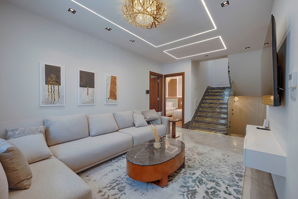 Vesta - Luxury Villa - 3BR - CFC I