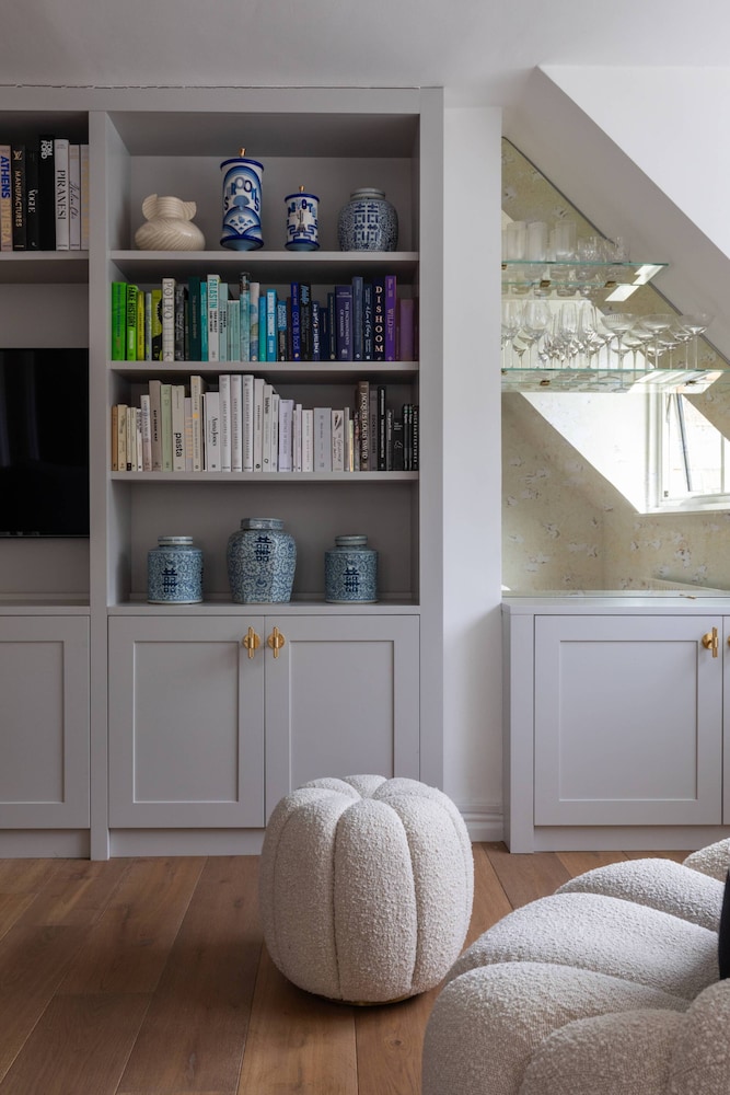 Princes Gate Mews III by Onefinestay