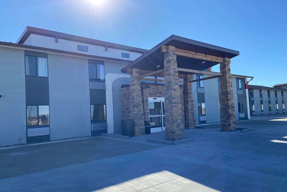 Hotel Super 8 by Wyndham York NE - Image 1