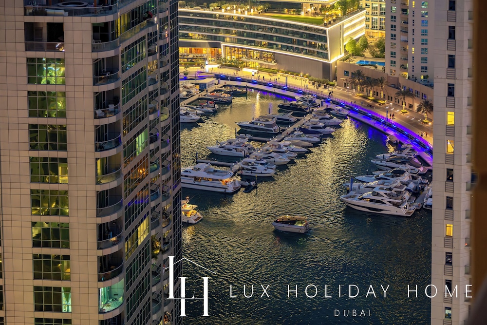 LUX Contemporary Marina View Suite 7