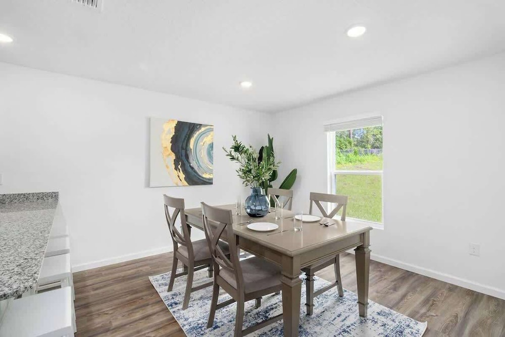 Springhill Retreat! 3 Bed, 2 Bath!