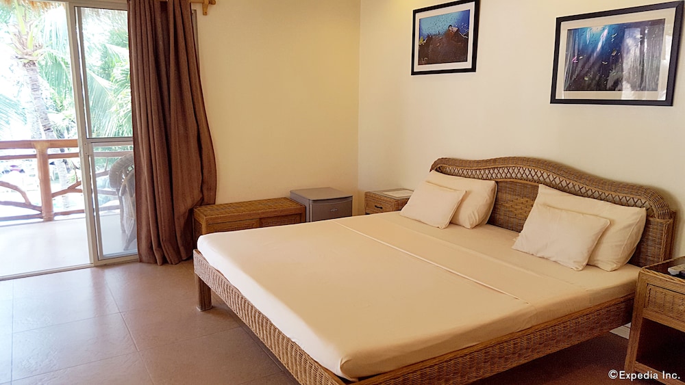 Mike's Dauin Beach Resort