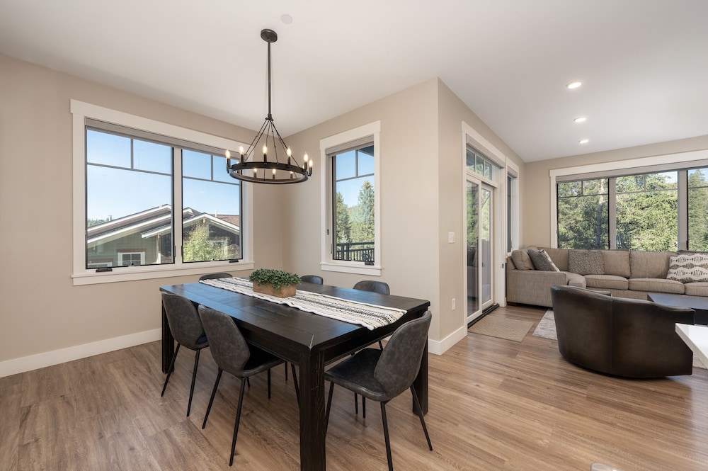 Downtown Flat 2 Bedroom Condo
