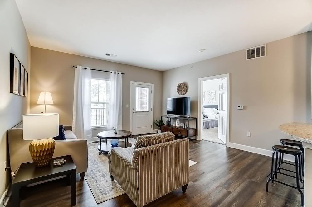 Walkable Pet-friendly 2BR 2BA On 1st Floor