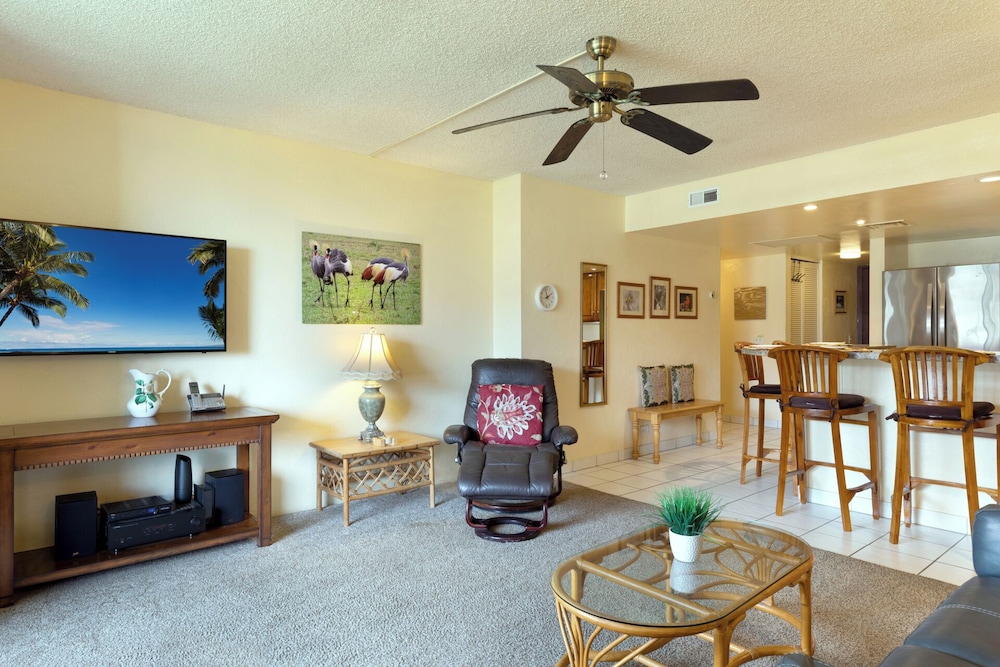 White Sands Village 214 Modern Condo for 4 w/ Enviable Ocean Views!