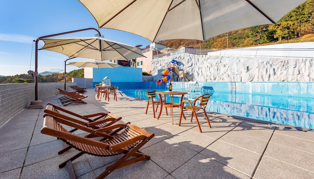 Geoje Daesan Oceanview Spa Pension view 5