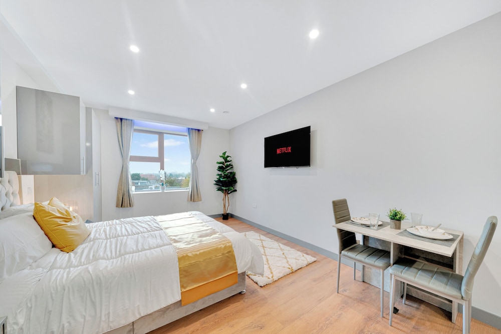 Studio Apartment in London - Ilford, East London