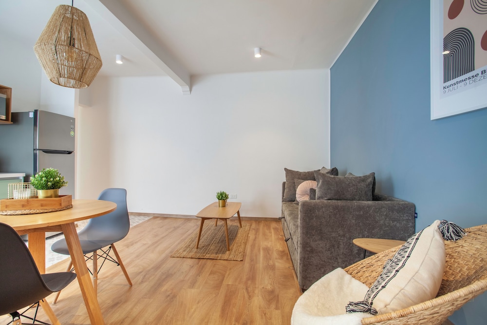 Bright & sweet unit in middle Polanco