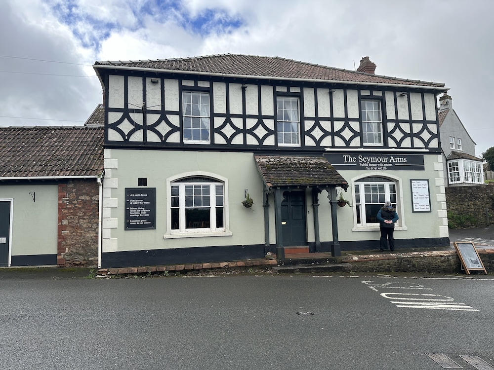 Seymour arms