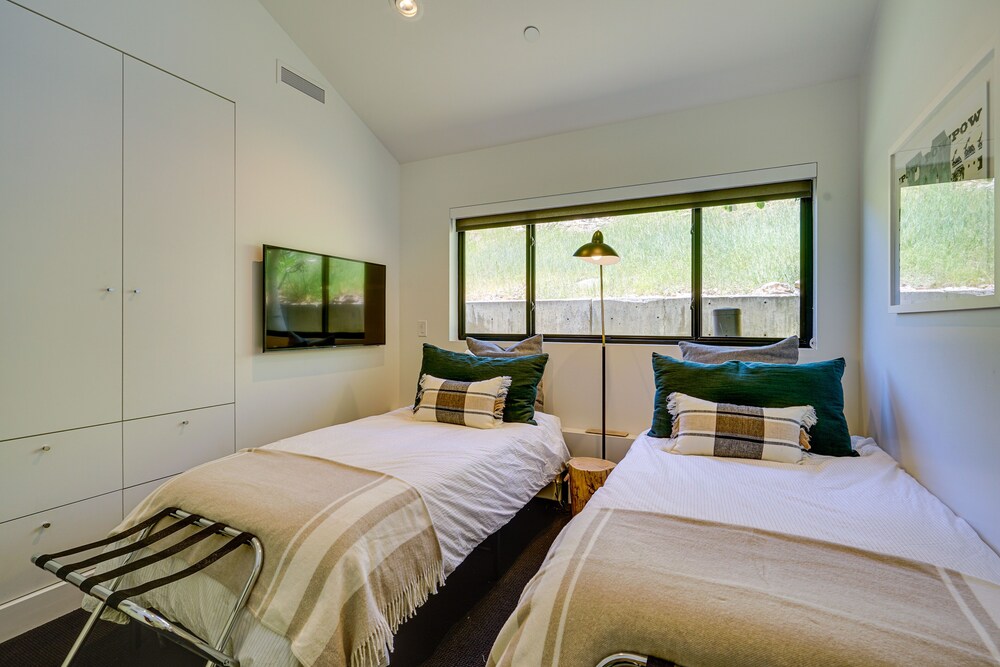 Deer Valley Retreat w/ Hot Tub & Movie Room view 3
