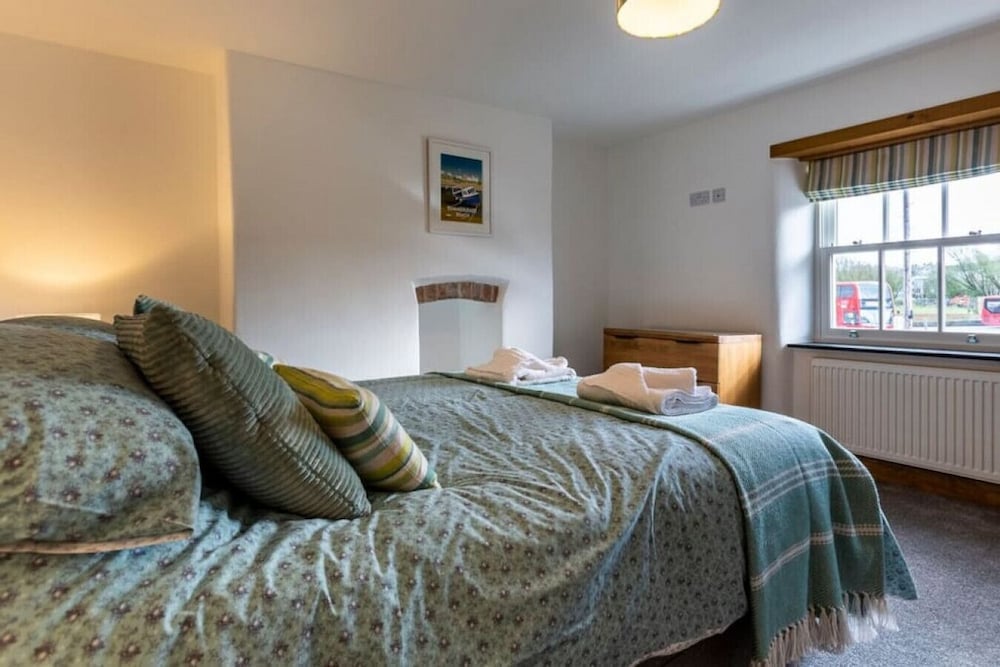 Number 1 Bossiney House