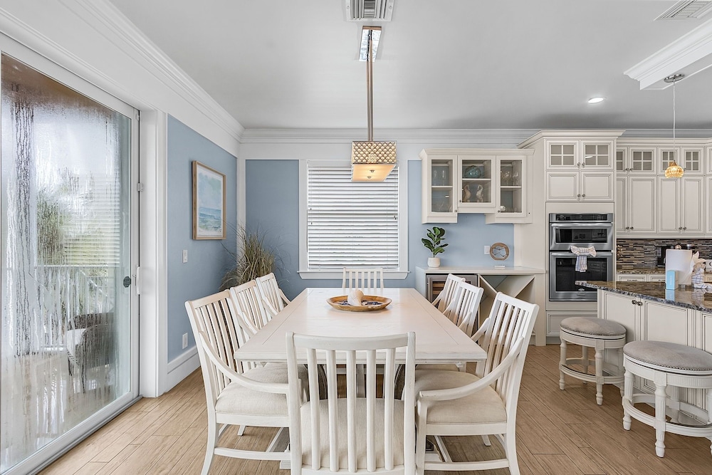 571 Seabatical: Canal Front With Pool! 5 Bedroom Home