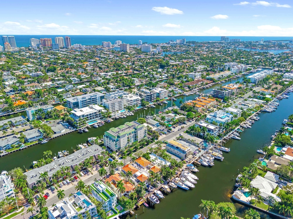 320-1 Las Olas Boulevard