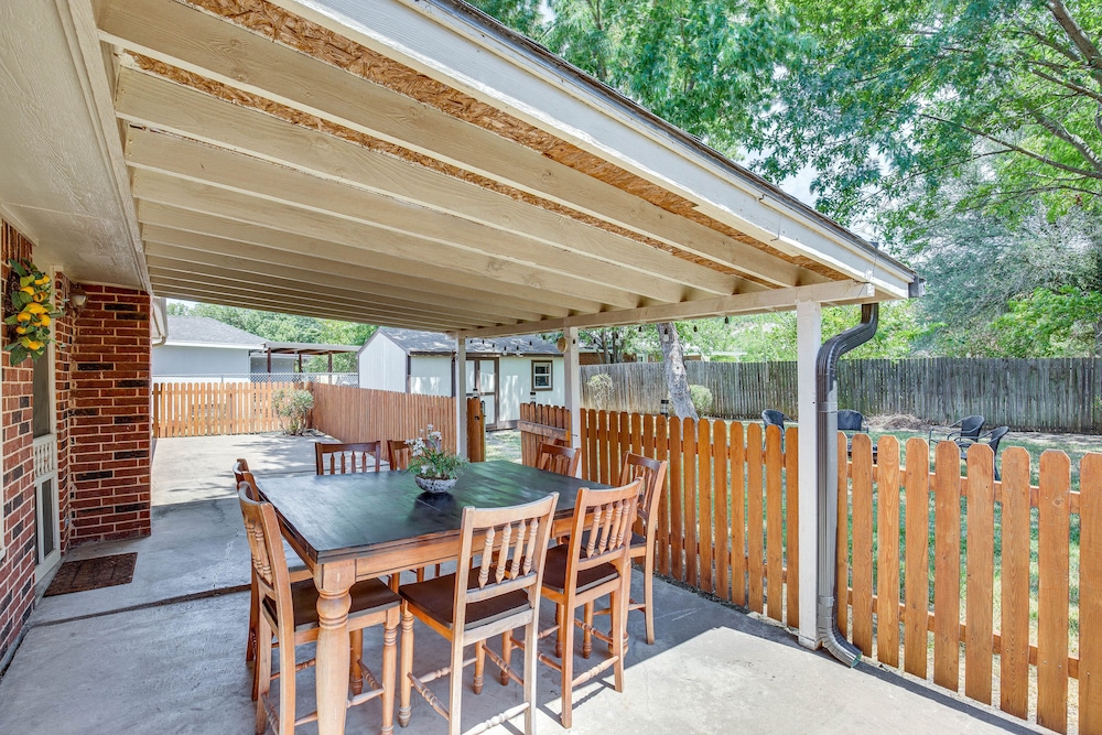 Darling Waxahachie Home w/ Yard  Fire Pit! - Property Image 14