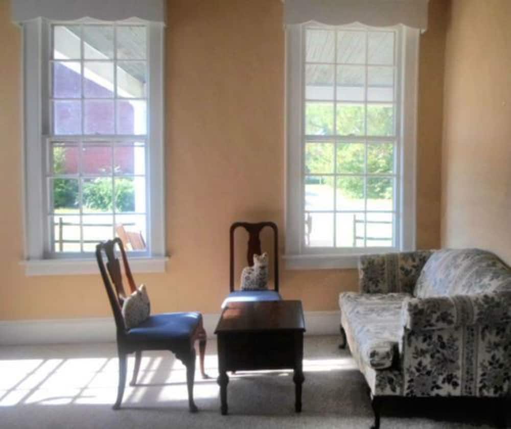 Elizabeth City Vacations - The Teacherage - Property Image 2