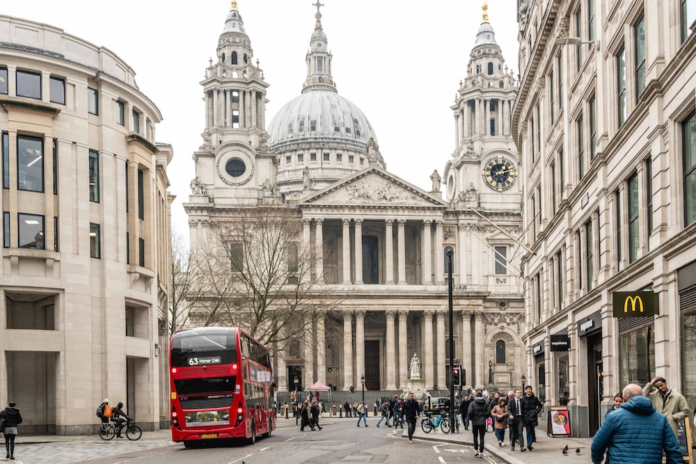 Bright 2-Bed Flat Near St Paul’S