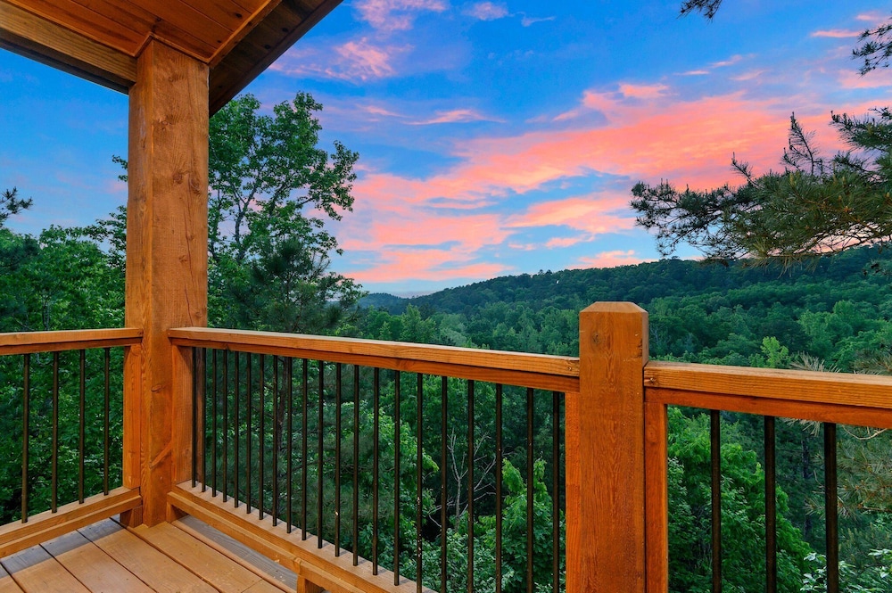 Luxury Retreat in Broken Bow