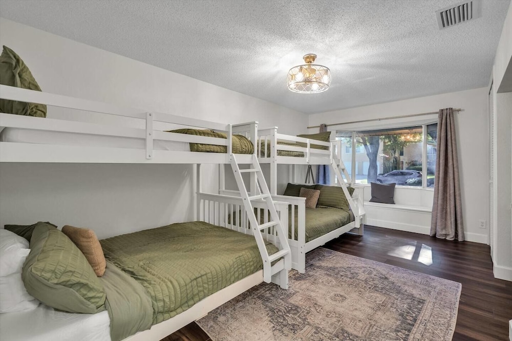 Golden Retreat: Expansive 6BR Home w Heated Pool ~
