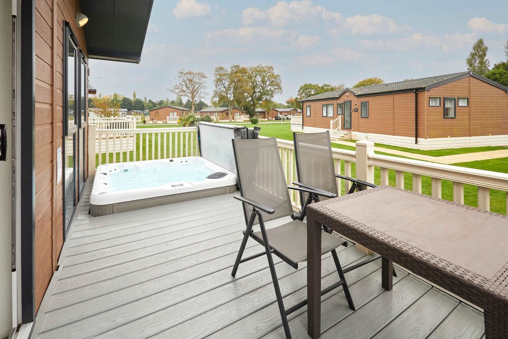 Host Stay Woodpecker Lodge