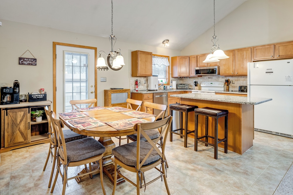 Arrowhead Lake Community Perks! Cozy Family Home
