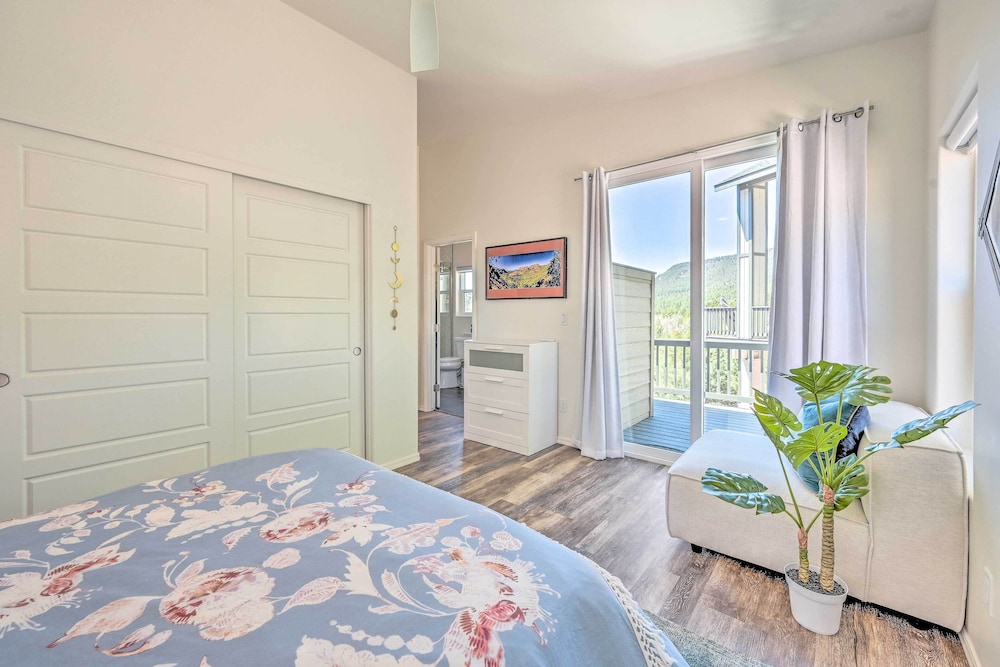 Luxe Pine Escape w/ Mtn Views  Gas Fire Pit! - Property Image 26