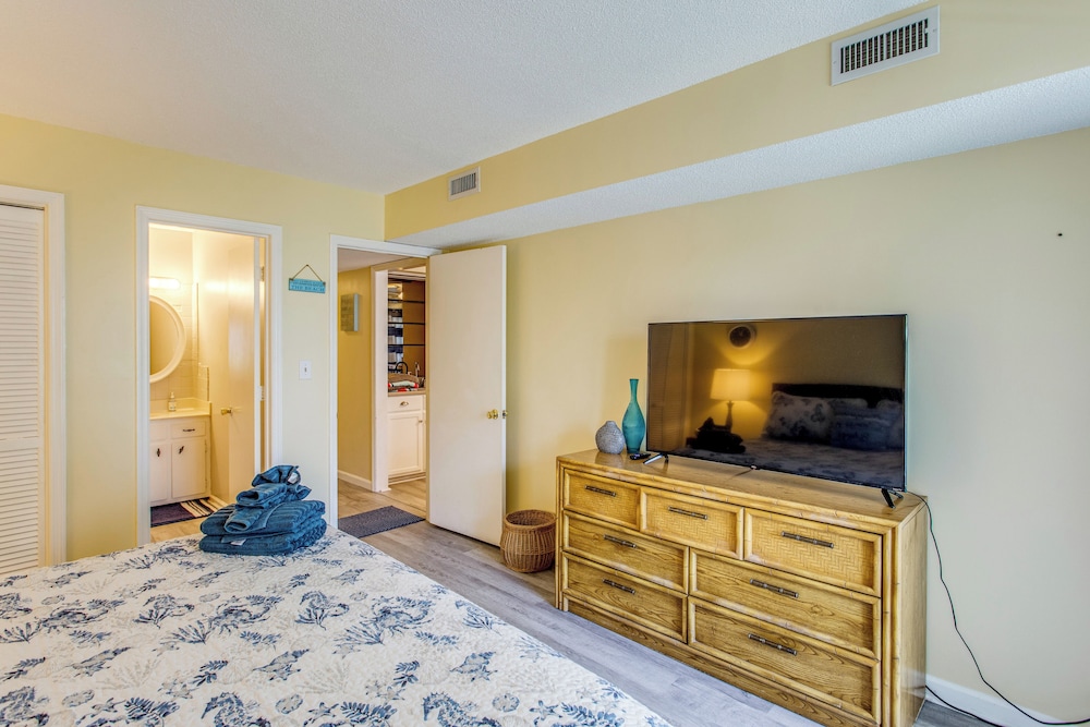 Direct Beach Access! Walkable Condo on Ocean Blvd