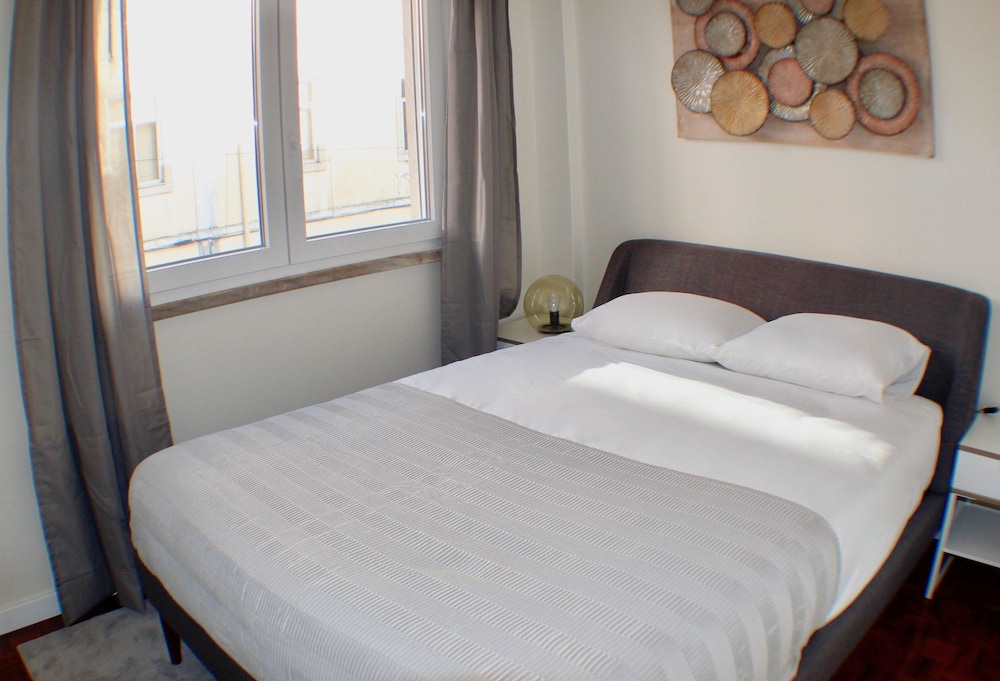 Apartment Balcony and River View in Alfama view 2