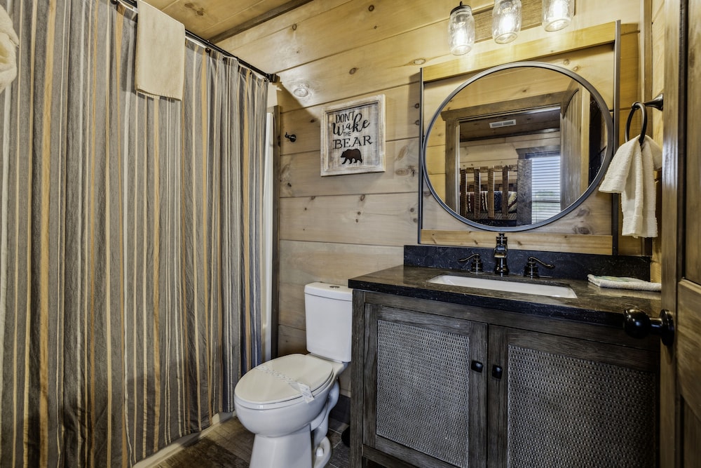 Grand Splash Lodge 6 Bedroom Cabin