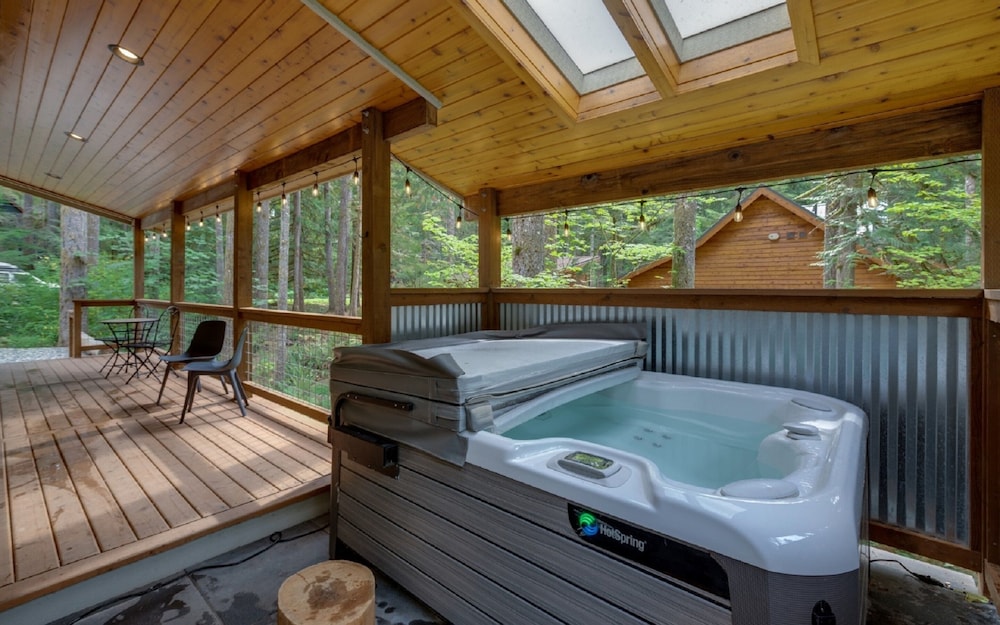 52GS - Hot Tub - WiFi - Pets Ok - Wood Stove - Sleeps 6 view 3