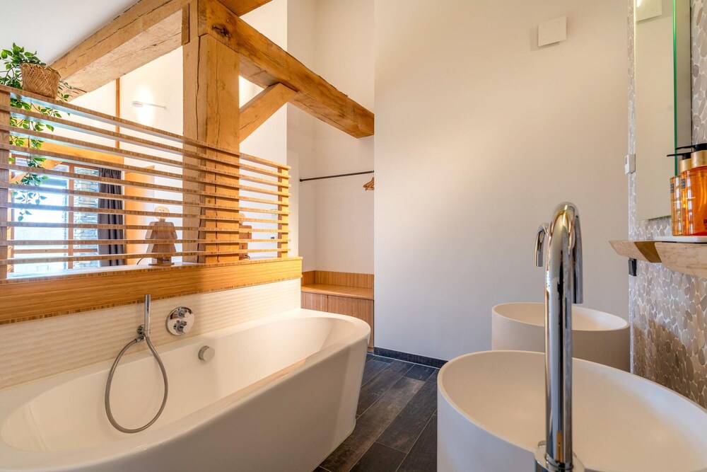 Luxurious and Sustainable 6-person Holiday Villa