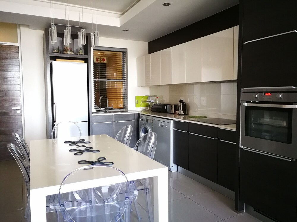 Island Letting-Crystal towers