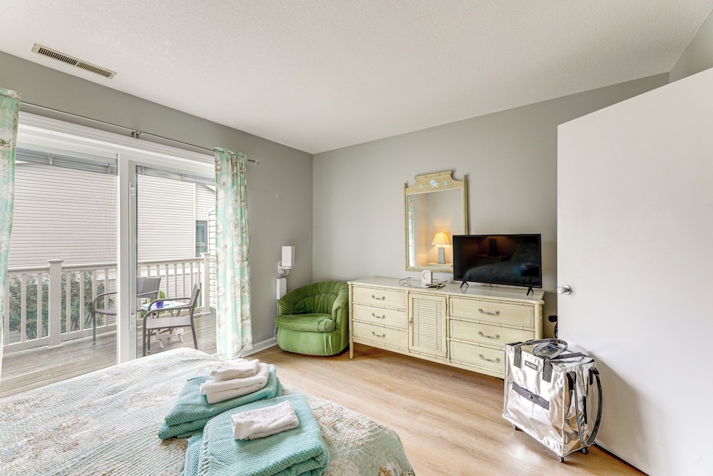 ~ 1 Block to Bethany Beach, Retreat w/ Pool Access