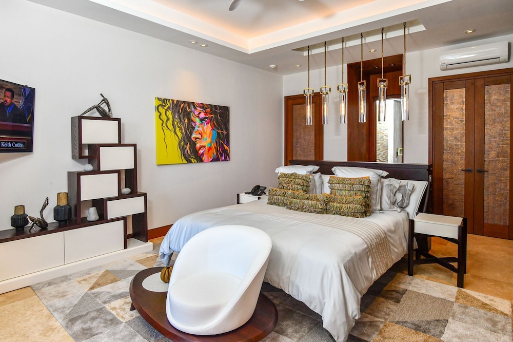 Oceans 8 Villa 6BR